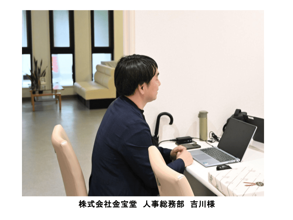 人事総務部吉川様にインタビューをしている様子